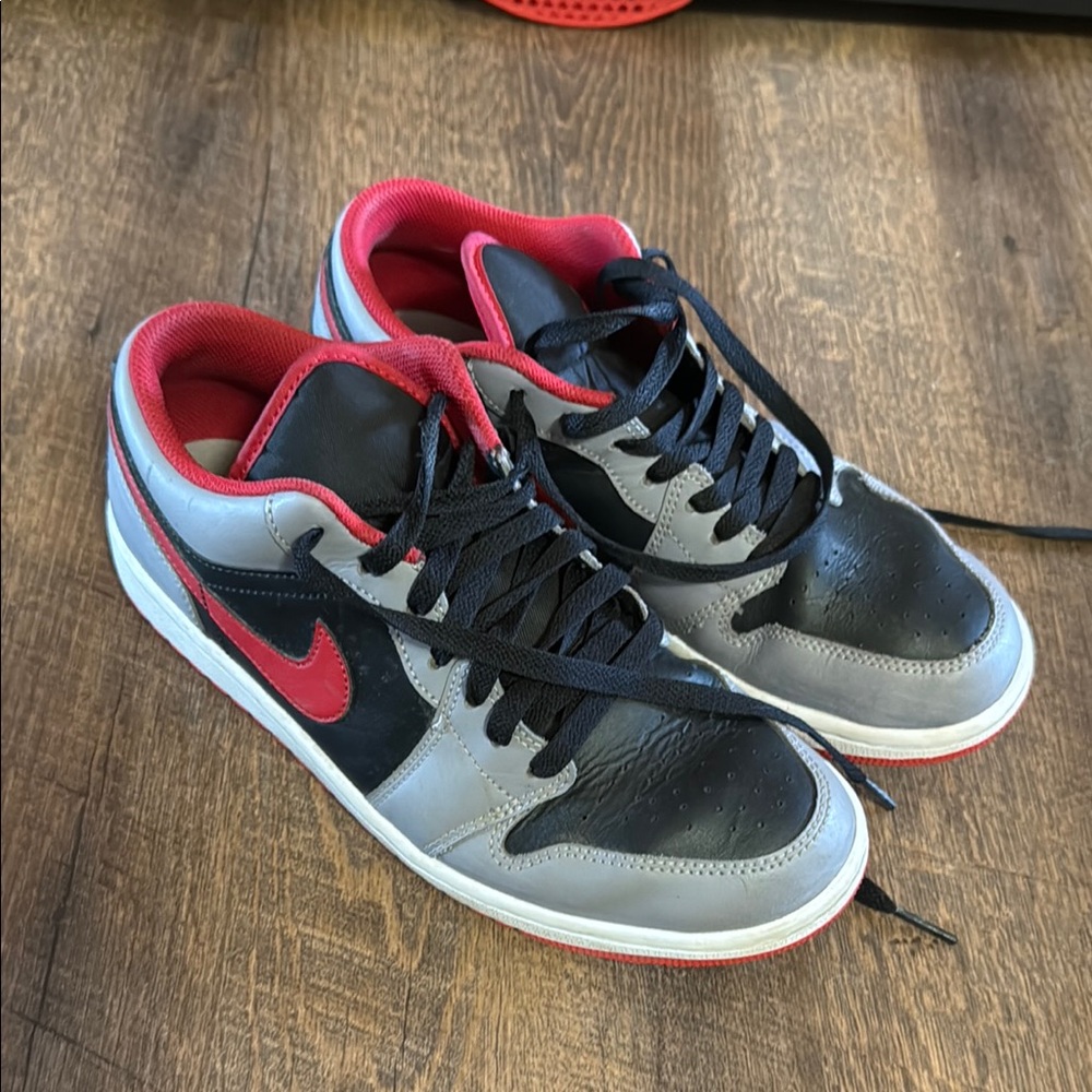 Nike Men's Black and Red Sneakers
